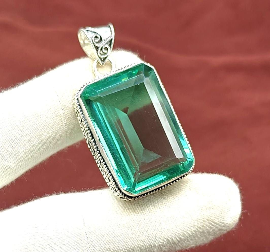 Source : https://www.etsy.com/listing/4430278730/green-tourmaline-gemstone-pendant-925?utm_source=Pinterest&utm_medium=organic