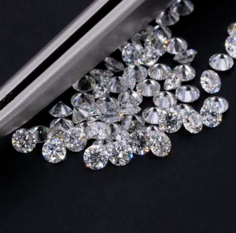 Source : matura-diamond-colorless-zircon