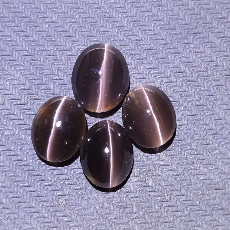 Source : https://www.etsy.com/listing/4520131774/brown-sillimanite-cats-eye-cabochons-189?utm_source=Pinterest&utm_medium=organic