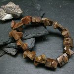 Source : https://www.etsy.com/listing/1210322037/rare-staurolite-genuine-bracelet-7?utm_source=Pinterest&utm_medium=organic