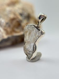 هِردِریت (Herderite)