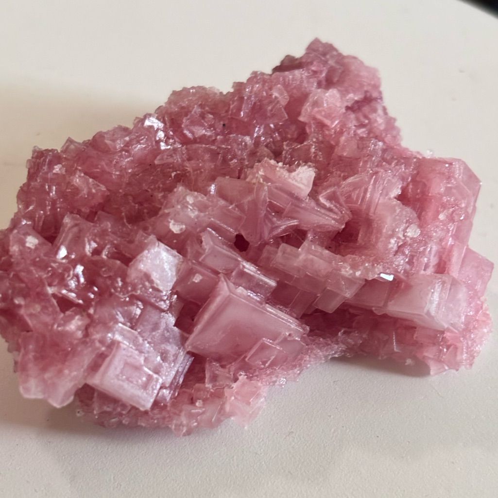 Source : https://go.skimresources.com/?id=291659X1778746&url=https://poshmark.com/listing/Raw-Pink-Halite-Mineral-Specimen-6747ef98142ad4031ebdf15c%3Futm_source%3Dpin_unpaid&xcust=scale&utm_source=Pinterest&utm_medium=organic
