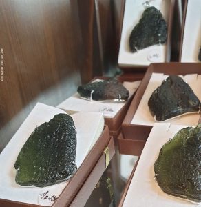 مولدافیت (Moldavite) – توضیحات تکمیلی