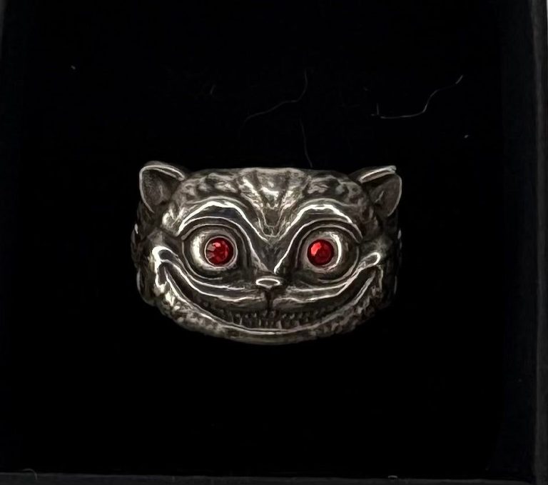 Source : https://www.perrygargano.com/products/the-cheshire-cat?variant=41775805005867&utm_source=Pinterest&utm_medium=organic
