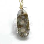Source : https://www.etsy.com/listing/1852972320/datolite-pendant?utm_source=Pinterest&utm_medium=organic
