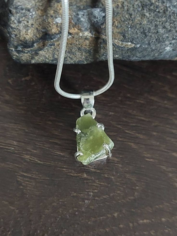 Source : https://www.etsy.com/listing/1290142308/raw-vessonite-vesuvianite-pendants?utm_source=Pinterest&utm_medium=organic