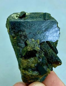 اپیدوت (Epidote)