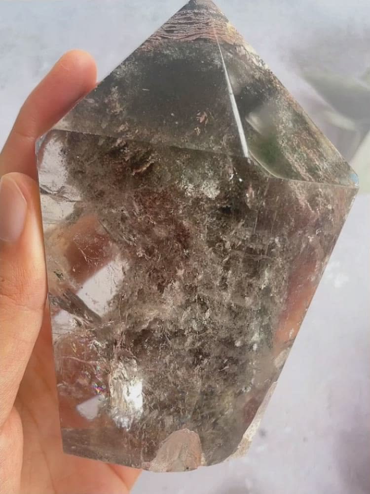 Source : https://www.etsy.com/listing/4515037635/green-phantom-quartz-freeform-lodolite?utm_source=Pinterest&utm_medium=organic