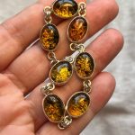 Source : https://poshmark.com/listing/Vintage-Green-Baltic-Amber-Silver-Link-Bracelet-6a3880042fa054757735fde0?utm_source=pin_unpaid