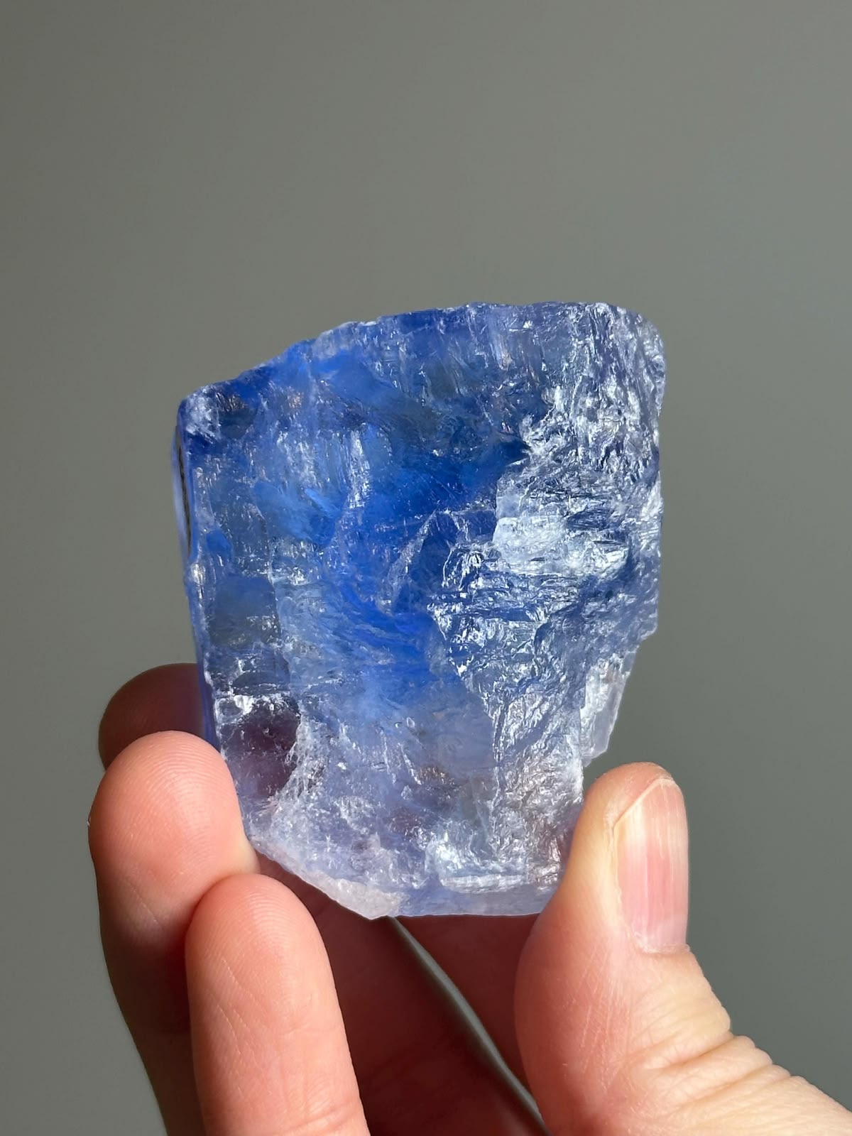 Source : https://www.etsy.com/listing/4453359453/blue-halite-natural-crystal-specimen?utm_source=Pinterest&utm_medium=organic