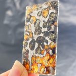 Source : https://www.etsy.com/ca/listing/4515266459/2g-moldavite-tektite-from-czech-republic?utm_source=Pinterest&utm_medium=organic