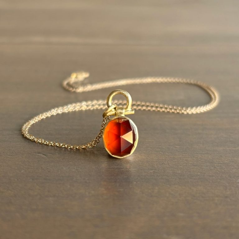 Source : https://www.etsy.com/listing/4490605401/hessonite-garnet-square-shape-gemstone?utm_source=Pinterest&utm_medium=organic