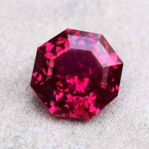 تورمالین قرمز / روبلیت (Rubellite)