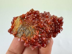 وانادینیت (Vanadinite)