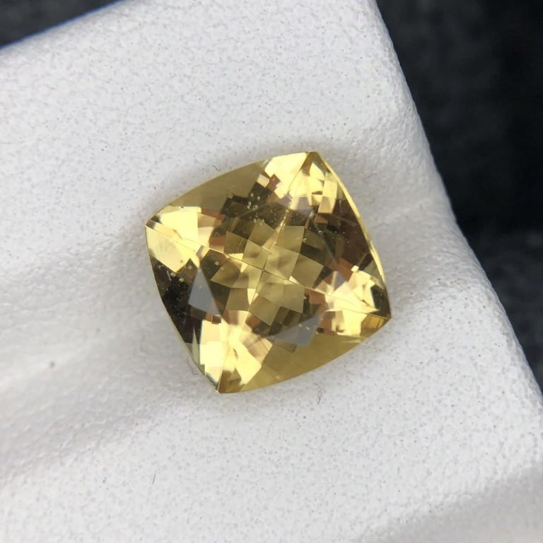 Source : https://www.etsy.com/listing/4518925789/natural-heliodor-cushion-gemstone?utm_source=Pinterest&utm_medium=organic