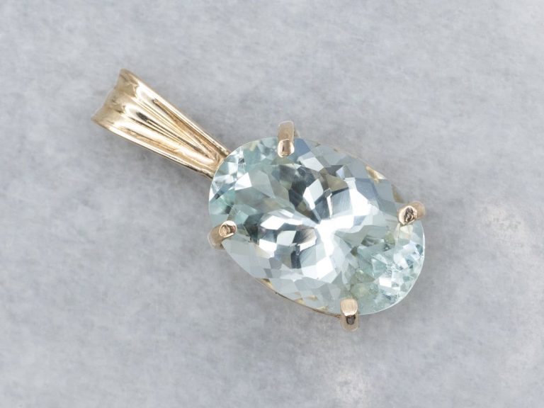 Source : https://www.marketsquarejewelers.com/products/oval-cut-aquamarine-yellow-gold-cocktail-pendant?variant=42162028576862&utm_source=Pinterest&utm_medium=organic