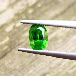 گارنت دمانتوئید (Demantoid Garnet)