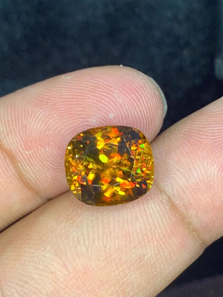 منبع : https://www.etsy.com/listing/4319729431/trichroic-sphene-gemstone-720-ct-cushion?utm_source=Pinterest&utm_medium=organic