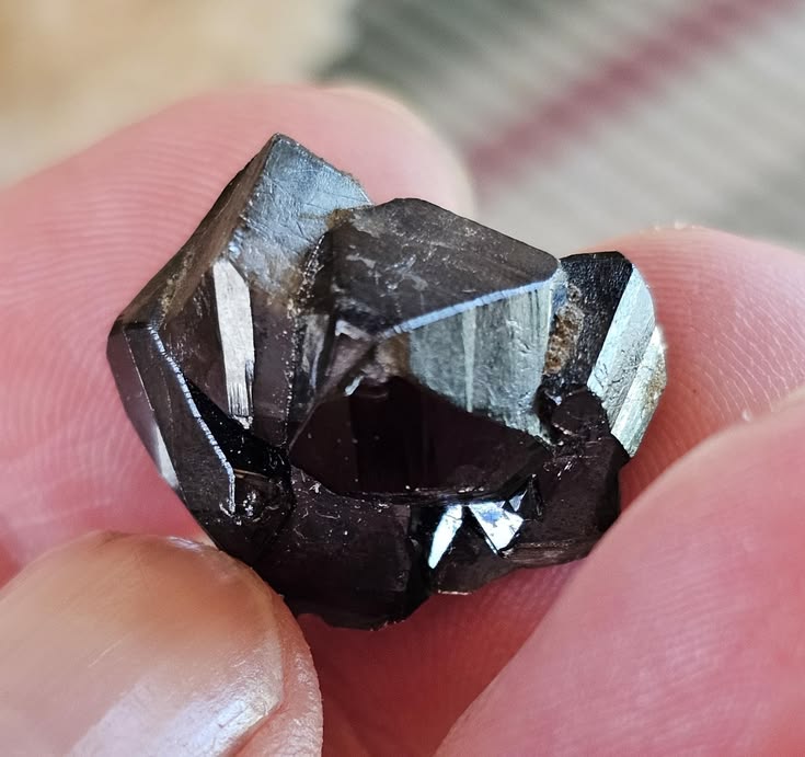 منبع : https://www.etsy.com/listing/4506759238/cassiterite-crystal?utm_source=Pinterest&utm_medium=organic