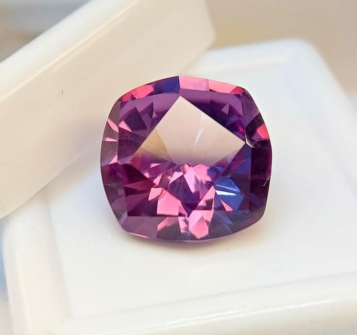 منبع : https://www.etsy.com/listing/4505957249/color-changing-russian-alexandrite?utm_source=Pinterest&utm_medium=organic