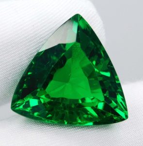 تساوریت (Tsavorite Garnet)