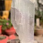 Source : https://www.etsy.com/listing/4476880425/spodumene-clear-bright-terminated?utm_source=Pinterest&utm_medium=organic
