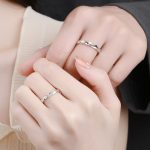 Source : https://www.mikadodiamonds.com/products/minimalist-925-sterling-silver-rhodium-plated-ring?utm_source=Pinterest&utm_medium=organic