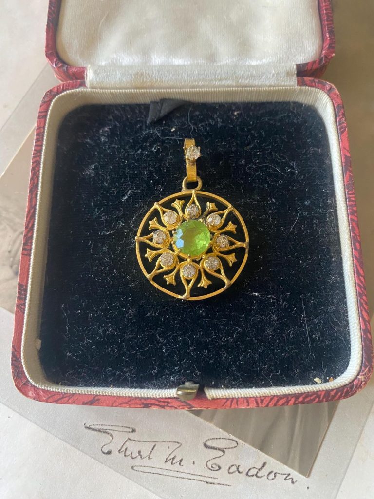 https://www.etsy.com/ca/listing/4337199581/edwardian-pinchbeck-peridot-paste?utm_source=Pinterest&utm_medium=organic