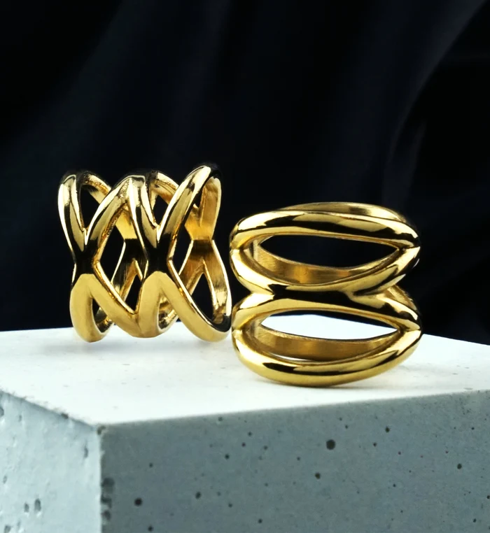 https://www.urbanbodyjewelry.com/products/gold-pvd-interlace-stainless-steel-ring?srsltid=AfmBOopv5JCy2r2bIHGCuEZSxm9vz8z3KxDta4i4FTy26OX0b9MdzNOz