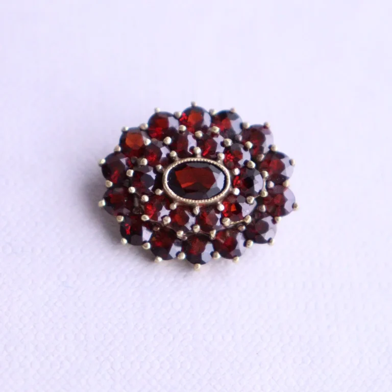 Source : https://www.etsy.com/sg-en/listing/4480804808/no-tariff-vintage-bohemian-garnet-brooch?ls=s&ga_order=most_relevant&ga_search_type=all&ga_view_type=gallery&ga_search_query=tombac+jewelry&ref=sr_gallery-1-18&frs=1&sts=1&content_source=79bf462d-cc02-4fe6-9504-da6a7466e688%253ALT61bd722c02597ed8055c9f506af8f35954658f7d&organic_search_click=1&logging_key=79bf462d-cc02-4fe6-9504-da6a7466e688%3ALT61bd722c02597ed8055c9f506af8f35954658f7d