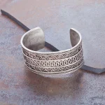 Source : https://www.unoallavolta.com/collections/pewter-jewelry/products/turkish-pewter-adjustable-statement-cuff