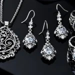 Source : https://frigusjewelry.com/blogs/news/does-zinc-alloy-tarnish?srsltid=AfmBOooKMZZ7mO-OZWmjC15b3-9CKjB8ZFkbqAiMl8Sz12U6droJByAW