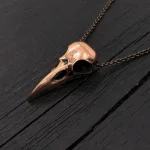 Source : https://www.etsy.com/ca/listing/85725048/raven-skull-pendant-necklace-in-solid