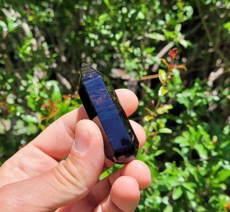 Source : https://www.etsy.com/listing/4514536101/natural-obsidian-crystal-obelisk-quartz?utm_source=Pinterest&utm_medium=organic