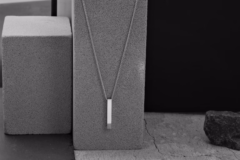 Source : https://www.etsy.com/sg-en/listing/1768554584/vertical-bar-necklace-mens-cuban-link?ls=a&ga_order=most_relevant&ga_search_type=all&ga_view_type=gallery&ga_search_query=aluminum+bronze+bar+pendant+necklace&ref=sc_gallery-1-9&pro=1&plkey=Eu9x6PsPhV_OB4QGxDd2qll5u00f%3ALTed34ac8f90056b3fac077ee5cde8cdf6e794495f