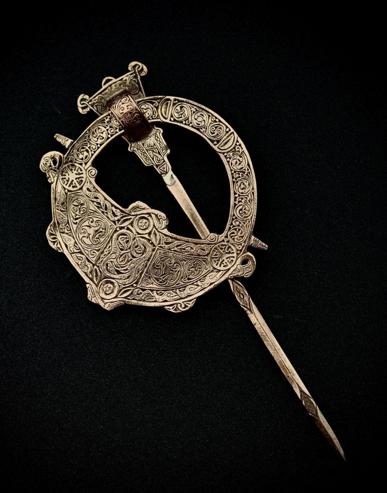 Source : https://www.etsy.com/sg-en/listing/1758299936/bronze-tara-brooch?ls=a&ga_order=most_relevant&ga_search_type=all&ga_view_type=gallery&ga_search_query=Arsenical+Bronze+jewelry&ref=sc_gallery-1-1&spe=him&cns=1&plkey=EusAB59J45U-2rin5-8ATDnppm19%3ALT861a49e173c319a4d113109edd28907be57ac1a3https://www.etsy.com/sg-en/listing/1758299936/bronze-tara-brooch