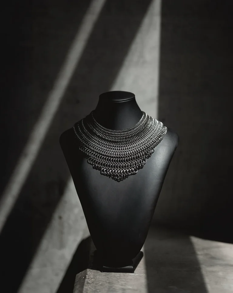 Source : https://www.etsy.com/sg-en/listing/1739105992/handmade-gunmetal-colored-chainmaille?ls=a&ga_order=most_relevant&ga_search_type=all&ga_view_type=gallery&ga_search_query=Gunmetal&ref=sc_gallery-1-1&spe=him&plkey=EuPXRpHKI7S_k2tGMKiPEP1wocc3%3ALT98c494eab67e37af1dbfafa060a4ad84d3c8bffd