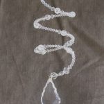 Source : https://jewelrymakingjournal.com/another-use-for-memory-wire-2/
