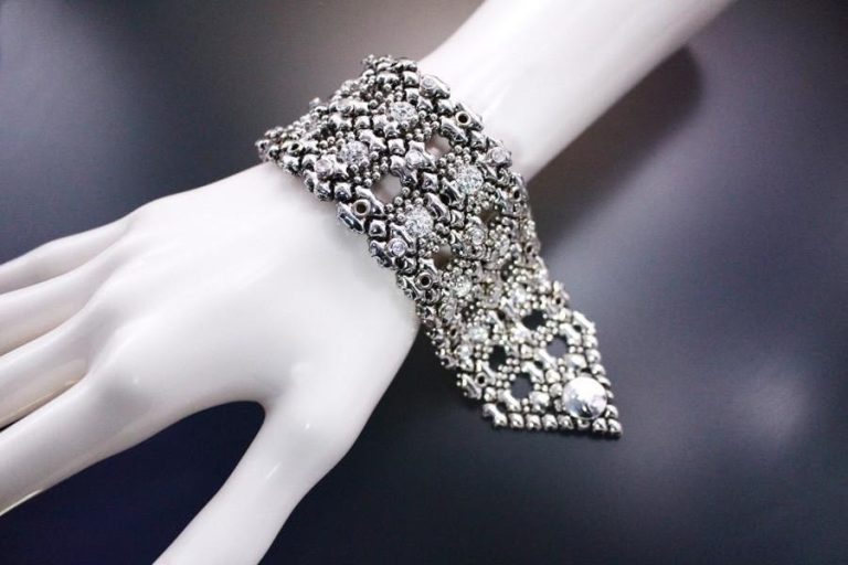 Source : https://www.etsy.com/ca/listing/617555471/leb-3312-limited-edition-bracelet-sg?utm_source=Pinterest&utm_medium=organic
