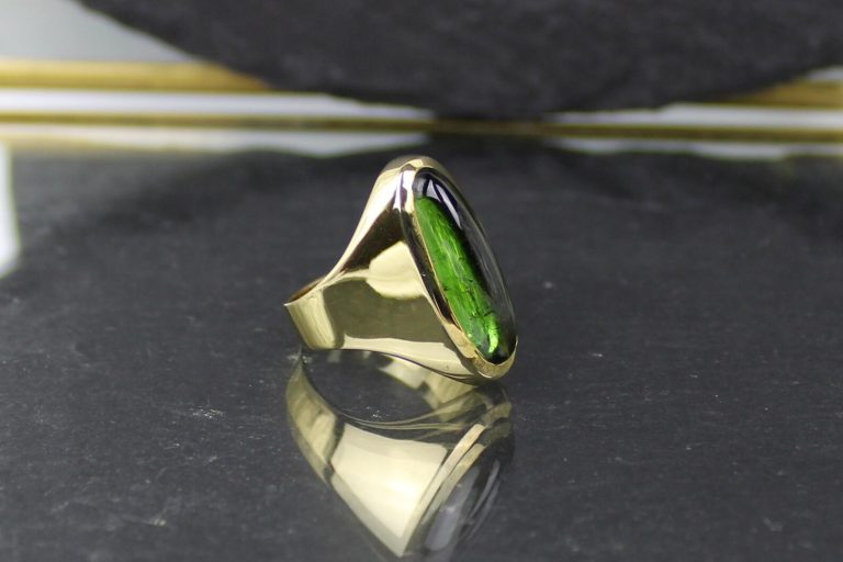 Source : https://www.etsy.com/sg-en/listing/4518320388/tourmaline-gold-ring-750-yellow-gold-18?ls=s&ga_order=most_relevant&ga_search_type=all&ga_view_type=gallery&ga_search_query=750+Yellow+Gold&ref=sr_gallery-1-19&spe=him&content_source=be013fd7-3439-460c-9d8b-07331ef713fc%253ALT651c71c471fee171f0a9691cd005ae4ae538b7d5&organic_search_click=1&logging_key=be013fd7-3439-460c-9d8b-07331ef713fc%3ALT651c71c471fee171f0a9691cd005ae4ae538b7d5