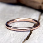 Source : https://www.etsy.com/listing/1671982275/stacking-ring-made-of-333-red-gold-no